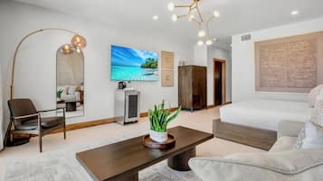 Beachfront Luxury One Bedroom King Suite | Living area