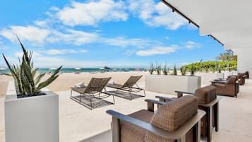 Beachfront 2 Bedroom Suite | Terrace/patio