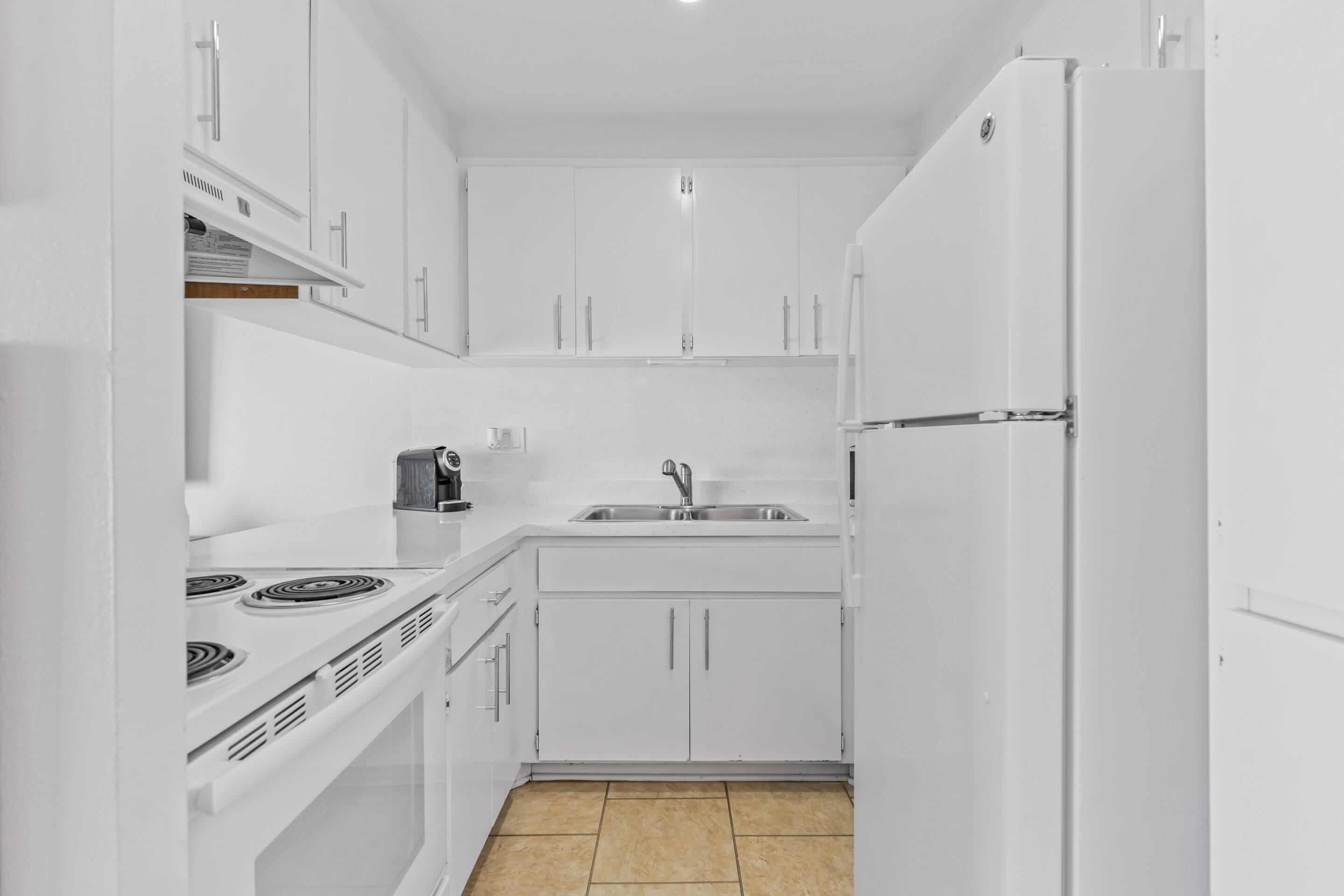 microwave, coffee/tea maker