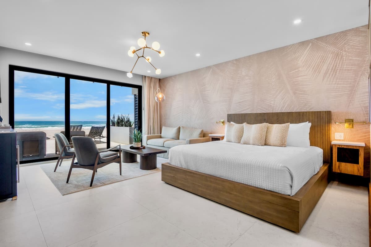 Beachfront 2 Bedroom Suite | Ylelliset vuodevaatteet, untuvapeitot, pillowtop-patjalliset sängyt