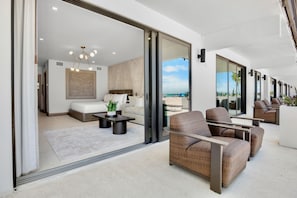 Beachfront 2 Bedroom Suite | เครื่องนอนระดับพรีเมียม, ผ้านวมขนเป็ด, เตียงพร้อมฟูกเสริมที่นอน