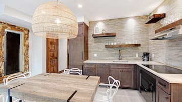 Two Bedroom Suite | Restauration dans la chambre