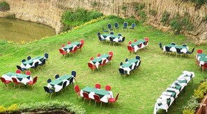 Café da manhã, almoço e jantar; local e internacional