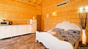 Family Studio Suite, Multiple Beds, City View | Iron/ironing board, bed sheets - zimer lavi (Hazor Haglilit)