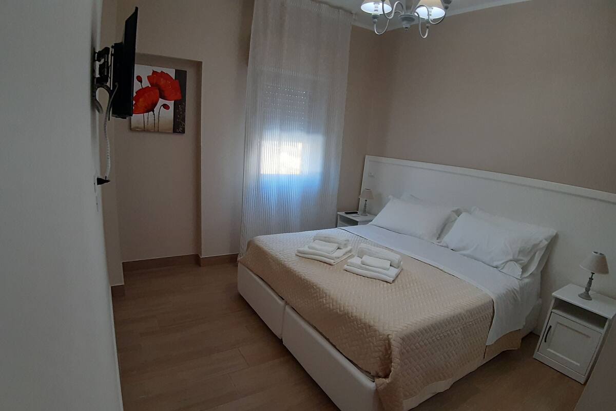 Minibar, desk, soundproofing, free cots/infant beds