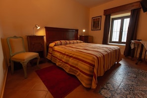 Laptop workspace, rollaway beds, free WiFi, bed sheets