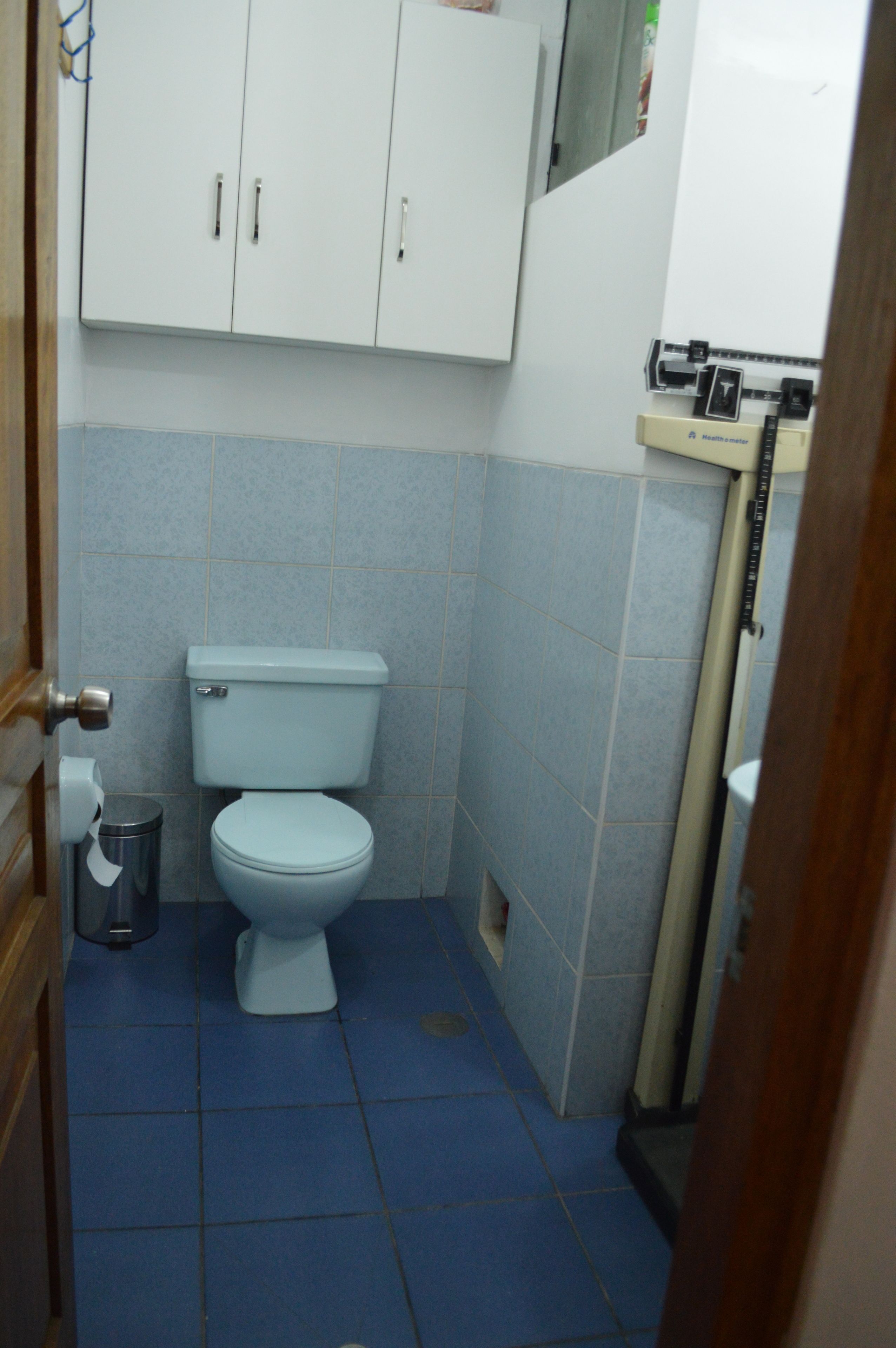 Apartamento econômico, várias camas | Banheiro | Chuveiro, produtos de toalete grátis, secador de cabelo 