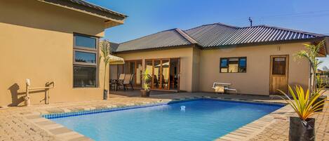 Outdoor pool, pool umbrellas, sun loungers