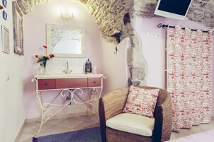 Design Double Room, Private Bathroom, City View (Scirocco) | Individually decorated, individually furnished, soundproofing, free WiFi