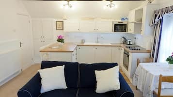 Sea Breezes | Living area