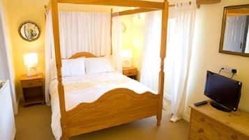 Sea Breezes | Iron/ironing board, free WiFi, bed sheets