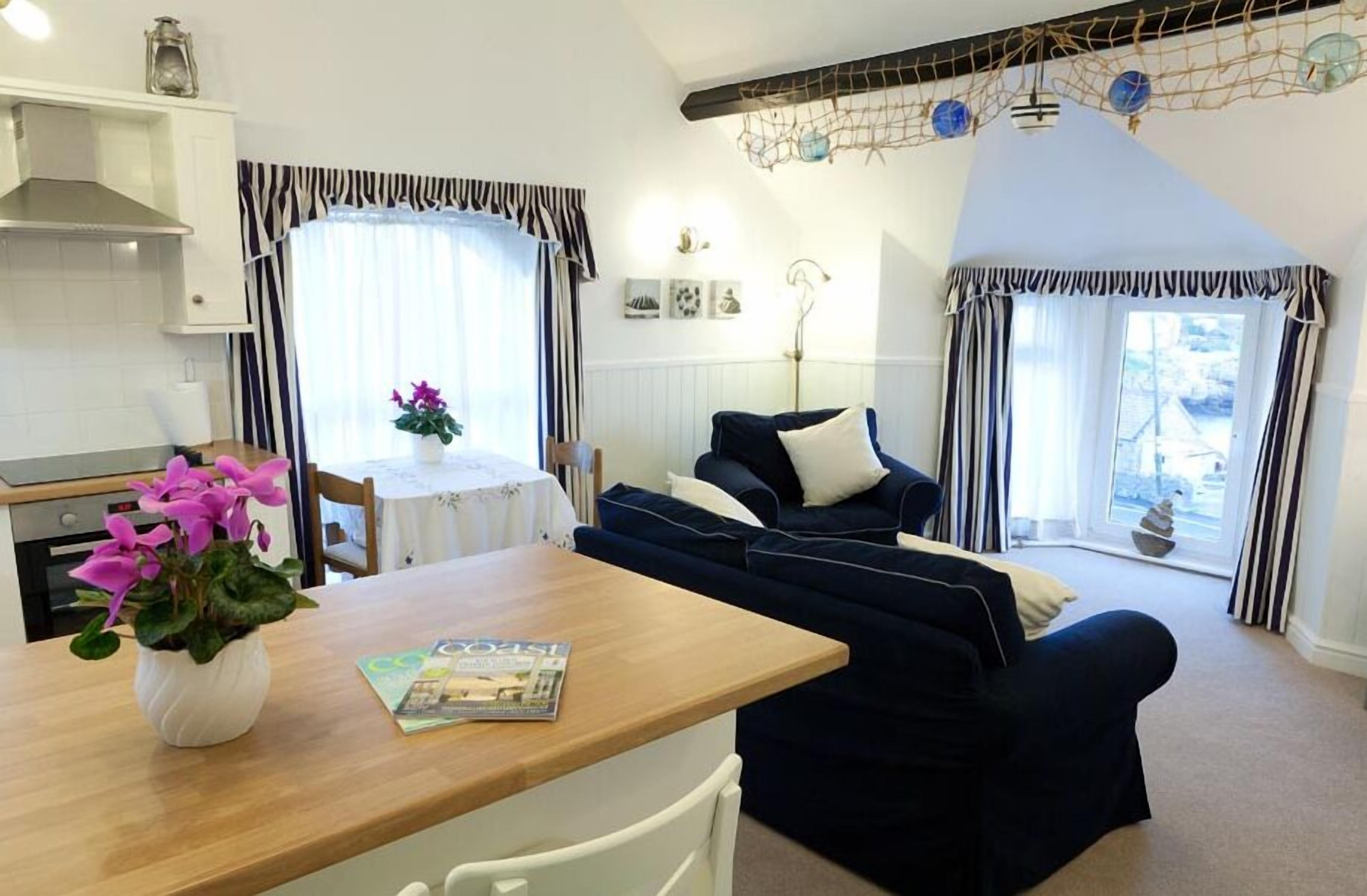 Sea Breezes | Living area