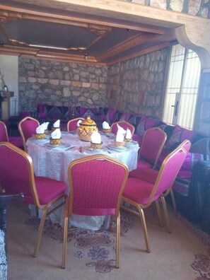 Daily continental breakfast (EUR 3.5 per person)