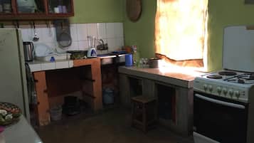 Fridge, oven, stovetop, electric kettle