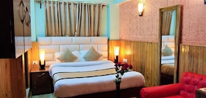 Desk, blackout curtains, free WiFi, bed sheets