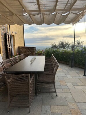 Villa | Outdoor dining - Luxury 6-bed Tuscan Villa Near Lucca and Florence (Capannori)