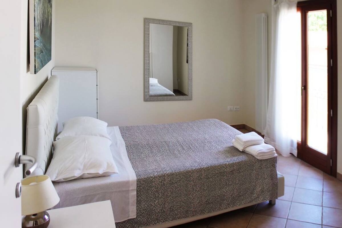 Free cots/infant beds, rollaway beds, free WiFi, bed sheets