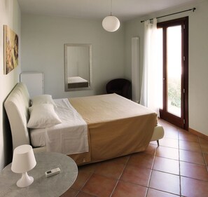 Free cots/infant beds, rollaway beds, free WiFi, bed sheets