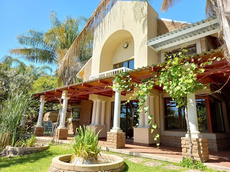 Deluxe Cottage | Terrace/patio