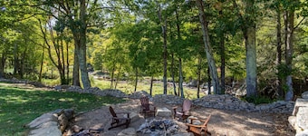 Moonlight View at Eagles Nest River Club, 2,000 feet of private fishing streams, hot tub!