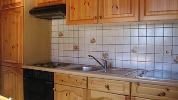 Four à micro-ondes, lave-vaisselle, cafetière-théière