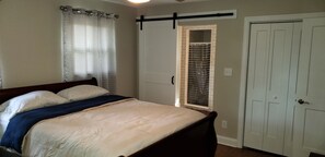 House, Multiple Beds | Iron/ironing board, free WiFi, bed sheets