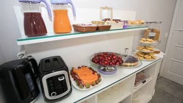 Free daily buffet breakfast