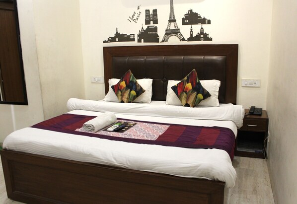 Habitación Deluxe, 1 cama matrimonial | Caja de seguridad en la habitación, wifi gratis y ropa de cama