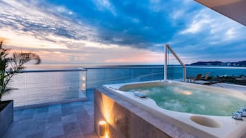 Suite, 1 Bedroom, Balcony, Oceanfront | 1 bedroom, premium bedding, pillowtop beds, minibar