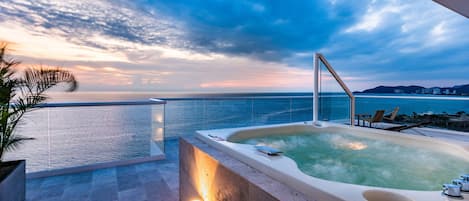 Suite, 1 Schlafzimmer, Balkon, Meerseite | 1 Schlafzimmer, hochwertige Bettwaren, Pillowtop-Betten, Minibar
