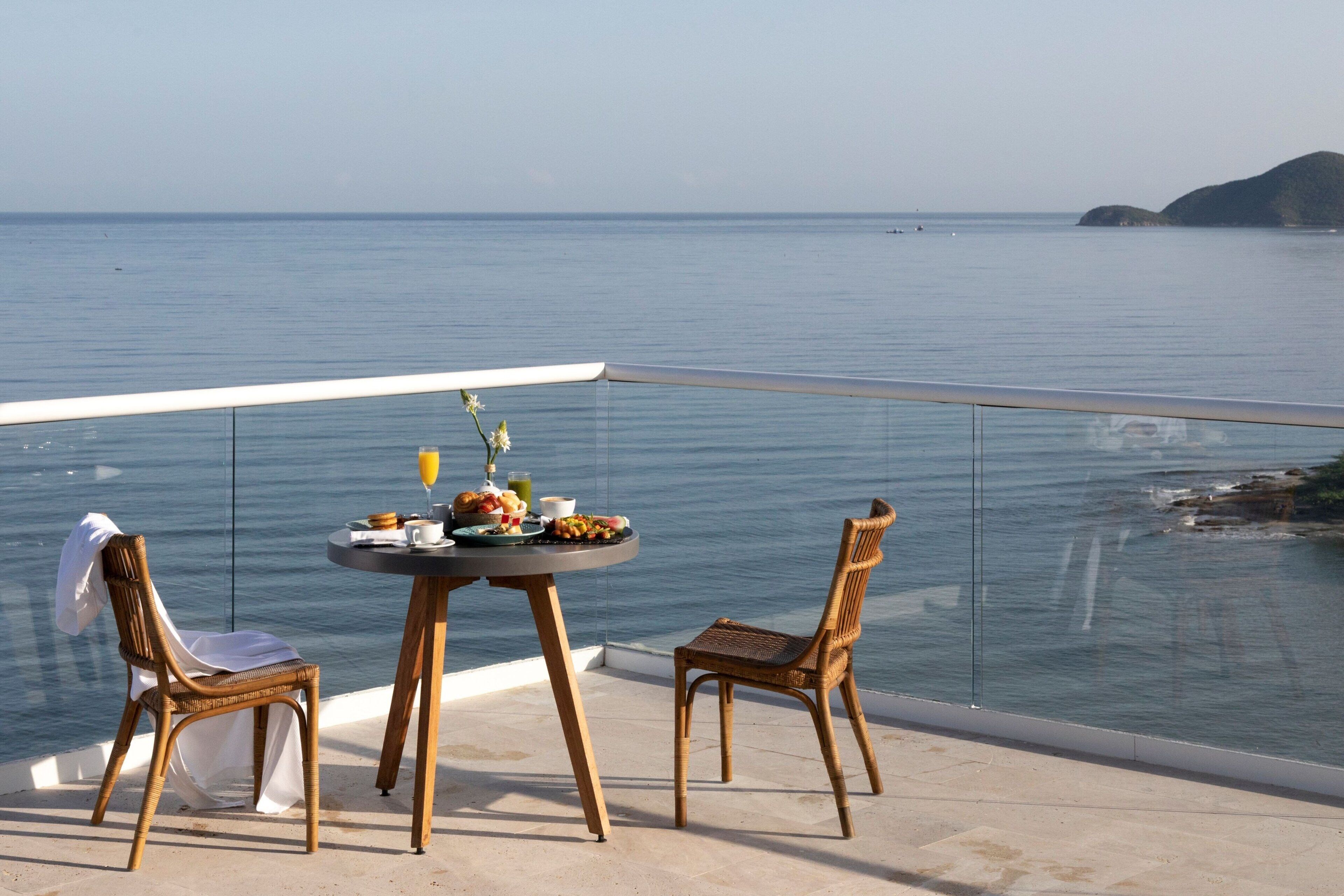 Suite, 1 Bedroom, Balcony (Oceanfront) | Premium bedding, pillowtop beds, minibar, in-room safe