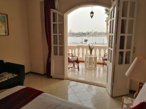 Nile Jewel Suites Fully Serviced Luxury Nile view Apartment. With 2 bedrooms 