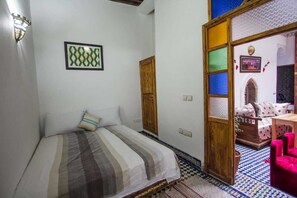 5 bedrooms, Internet - This is a guesthouse located in a very quiet place (fez)