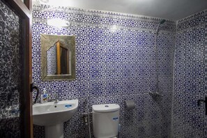 Hair dryer, towels - This is a guesthouse located in a very quiet place (fez)
