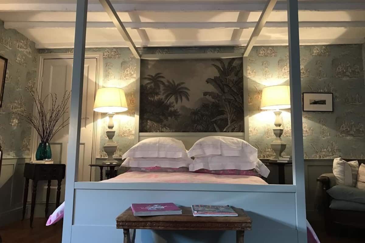 Superior Double Room, Ensuite | 1 bedroom, iron/ironing board, free WiFi, bed sheets