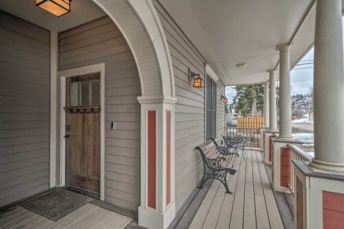 Updated Townhome w/ Hot Tub - Walk to Downtown!