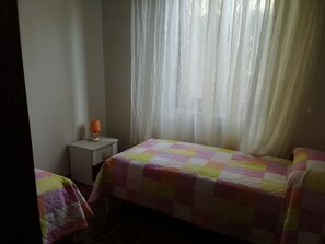 2 chambres, fer et planche à repasser, Wi-Fi gratuit, draps fournis