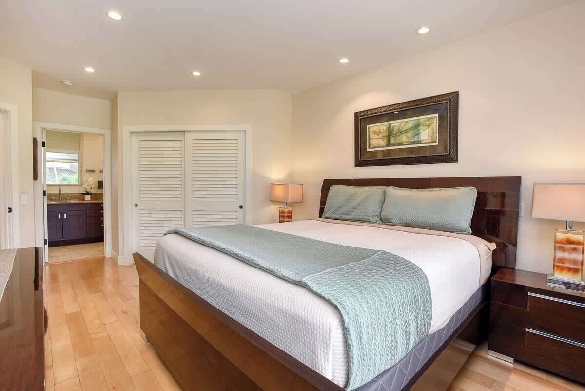 12 bedrooms, iron/ironing board, free WiFi, bed sheets