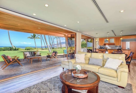 Smart TV. South Maui's Best Family Reunion Spot