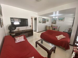 TV - House 4/4 (Large), Cond. Closed with pool, 150m² (Stella Maris)