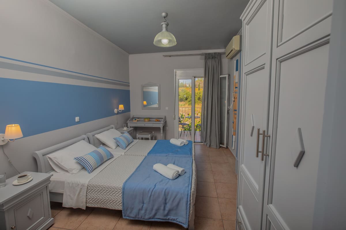 Camera con 2 letti singoli, vista montagna | 2 camere, una cassaforte in camera, Wi-Fi gratuito