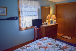 2 bedrooms, iron/ironing board, free WiFi