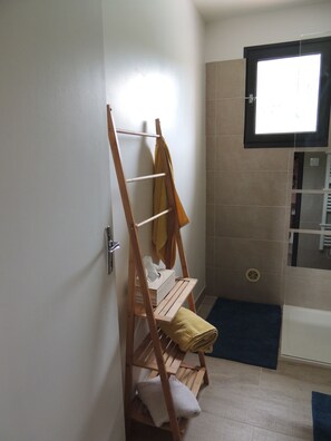 Interior detail - Les Chataigniers (Saint-Sebastien-d'Aigrefeuille)