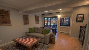 TV, fireplace - Babbling Brook Hideaway (Incline Village)