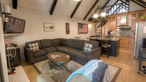 TV, fireplace - Babbling Brook Hideaway (Incline Village)
