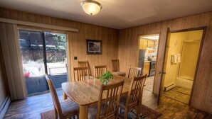 House, Multiple Beds, Hot Tub, Mountain View | Private kitchen