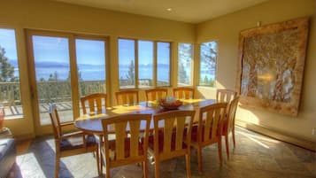 House, Multiple Beds, Hot Tub, Mountain View | Private kitchen | Fridge, microwave, stovetop, dishwasher