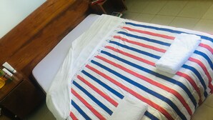 Căn hộ | Bàn, bộ trải giường 