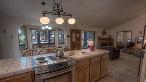 Private kitchen - Aspen View Lodge (South Lake Tahoe)