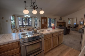 House, 1 Queen Bed with Sofa bed, Balcony | Private kitchen